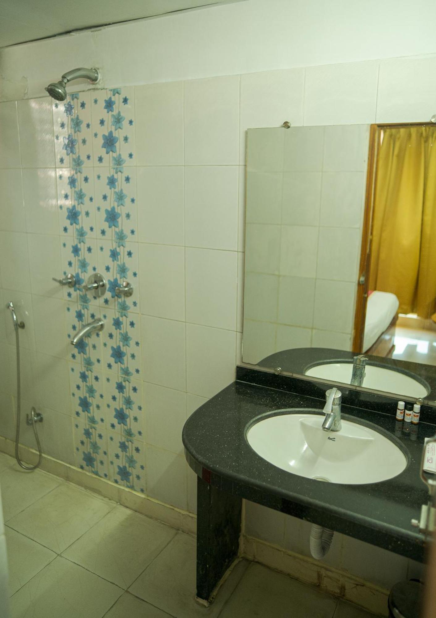 Hotel Ta-Tin Durgāpur エクステリア 写真